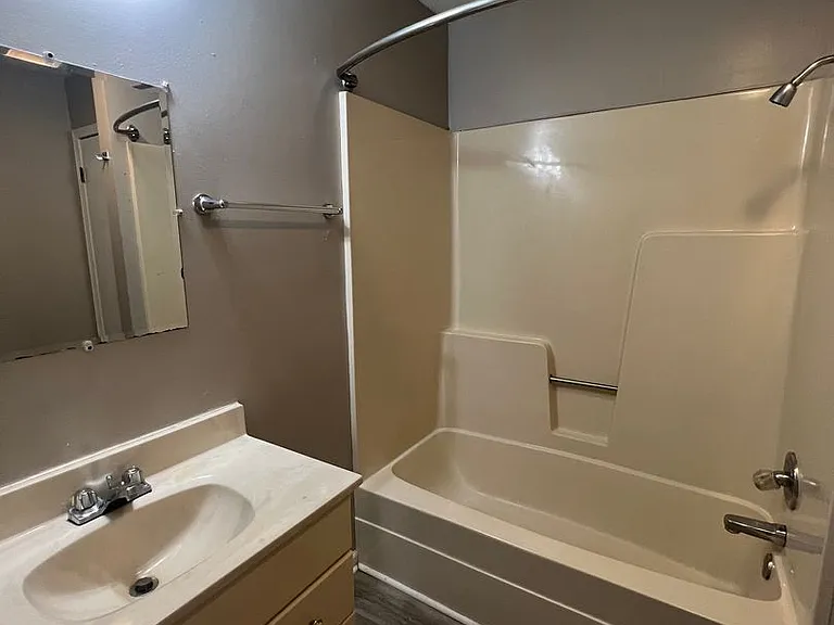 208 Ivie Ln — Photo 8