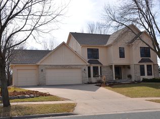 572 Pond View Dr, Mendota Heights, MN 55120