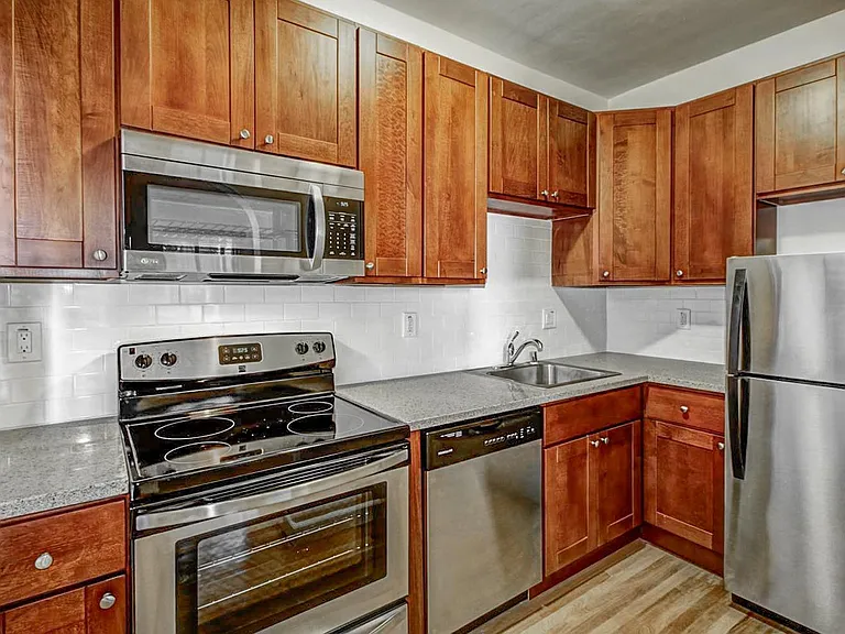 2124 P St #4 — Photo 10