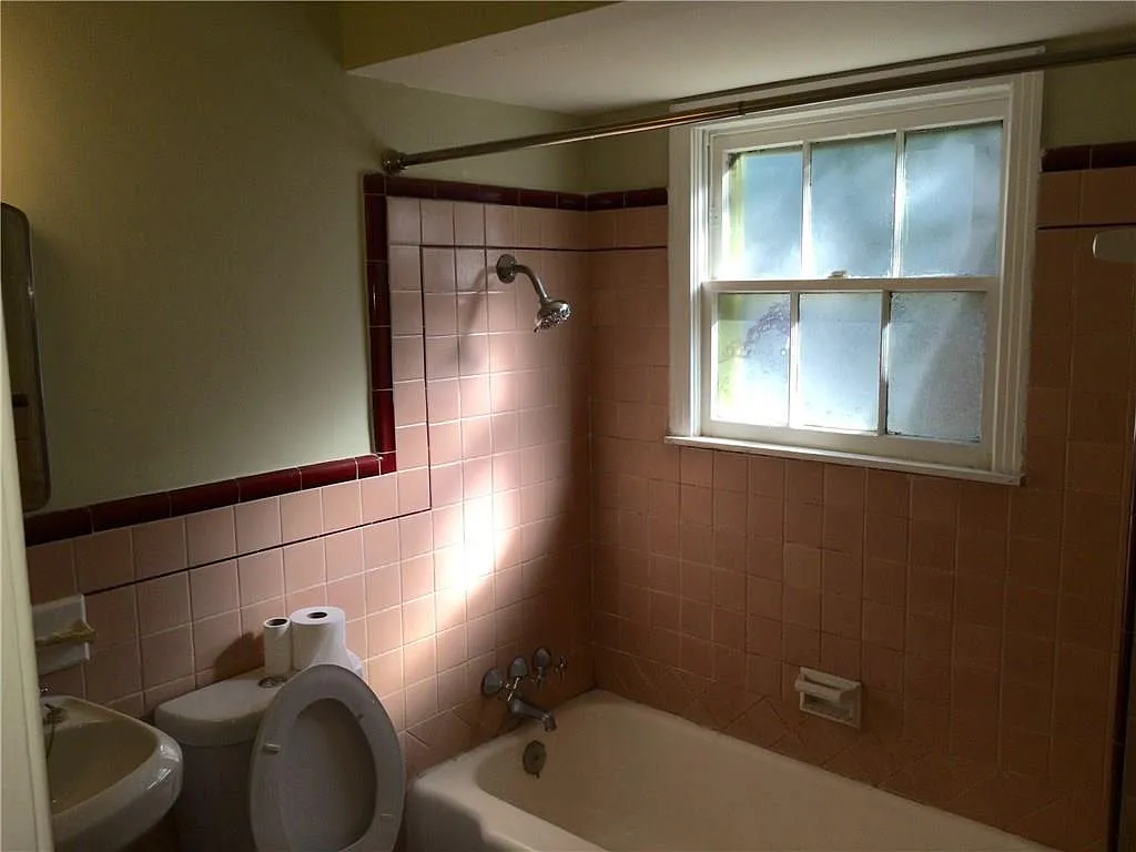 637 Coombs Creek — Photo 3