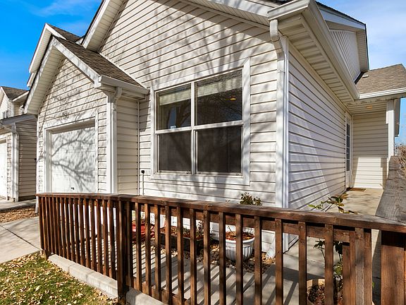 4th image of 1501 Oak Creek Dr