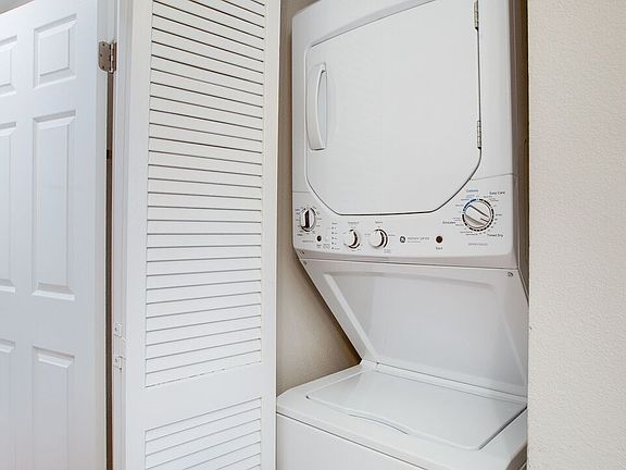 3rd image of 1419 Peerless Pl APT 305