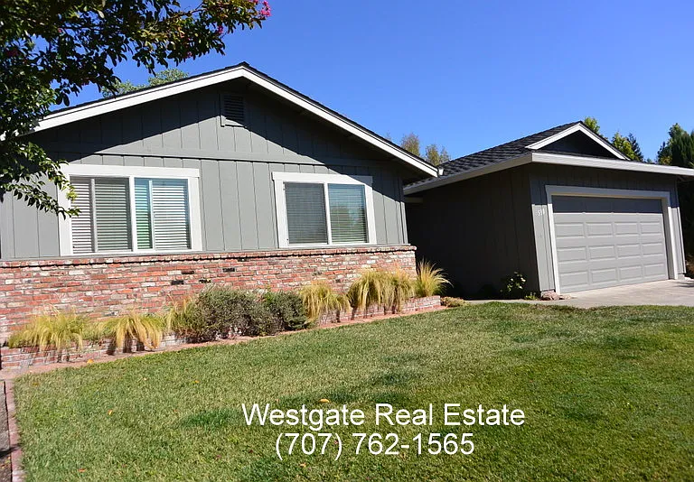 530 Chase St — Photo 1