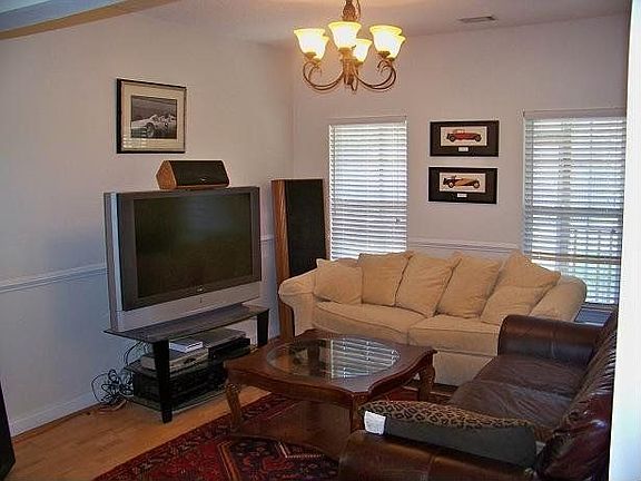 4th image of 806 Heyward Cove Pl