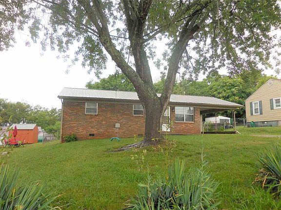 3rd image of 1305 Hugh Dr