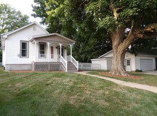 107 W B St, Delavan, IL 61734