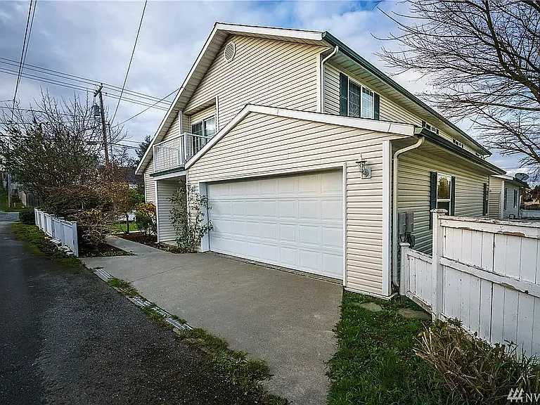 3 bed, $2,900 — Photo 1