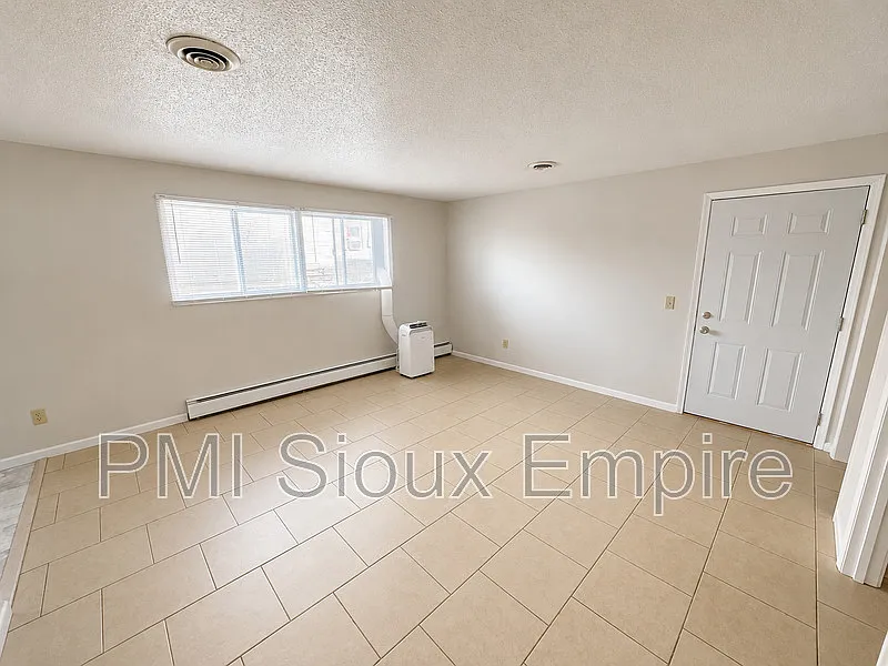 2 bed, 1.0 bath, 850 sqft, $800 — Photo 2