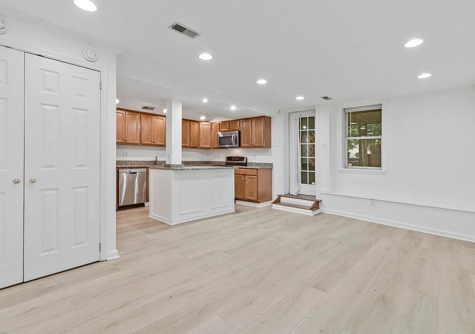Gorgeous 2Bed/1Bath in the Middle of Everything! High Ceilings + Private Entrances — Photo 3