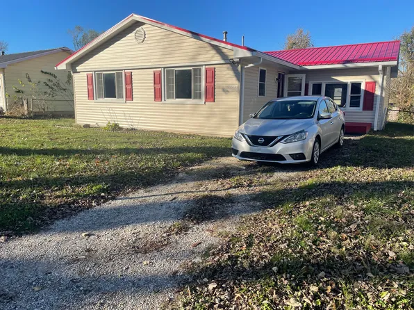 1922 E Lexington Dr, Terre Haute, IN 47802