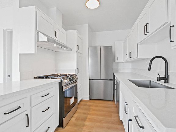 5th image of 401 Washington Ave #303