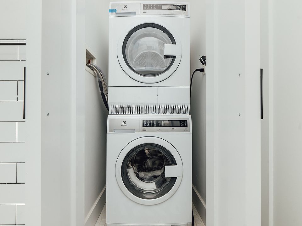 1st image of 901 Herkimer St #2C