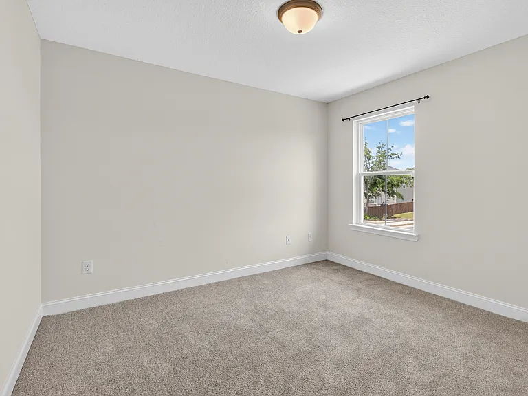 100 Centennial Ct — Photo 18