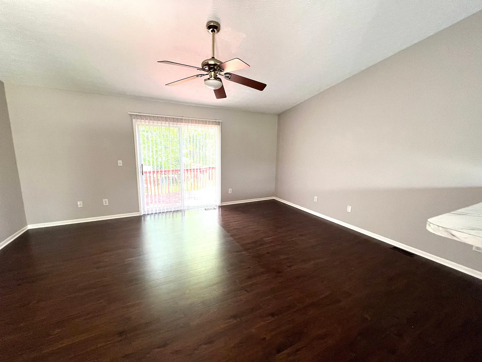 3 bed, 1450 sqft, $2,250 — Photo 4