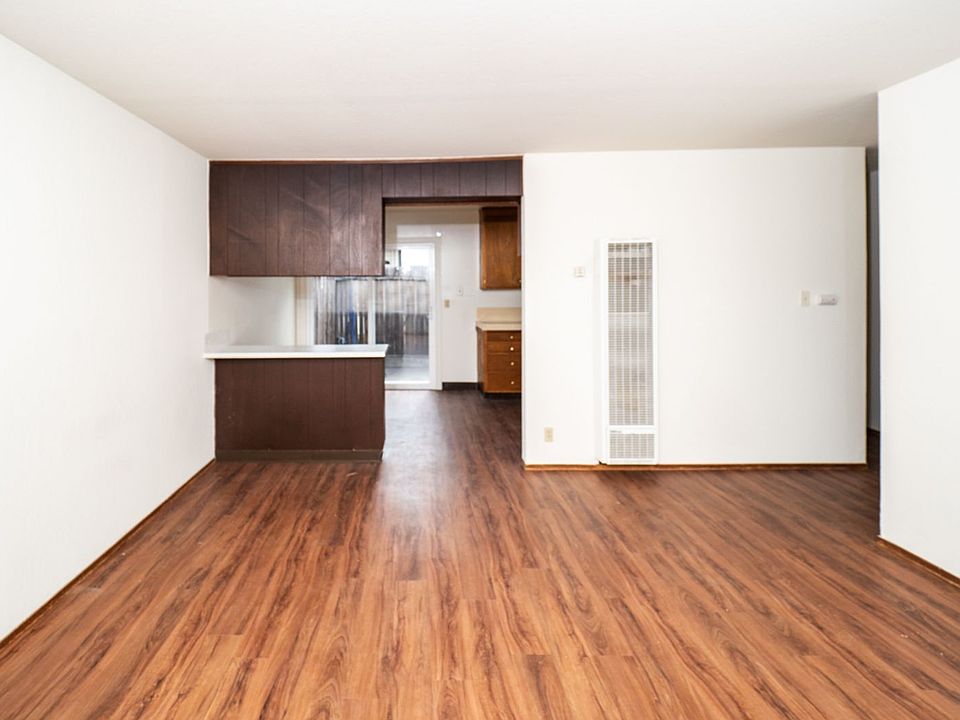 1st image of 24039 Park St #4