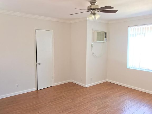 3rd image of 15125 Victory Blvd APT M