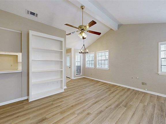 4th image of 2505 Cross Timbers Dr