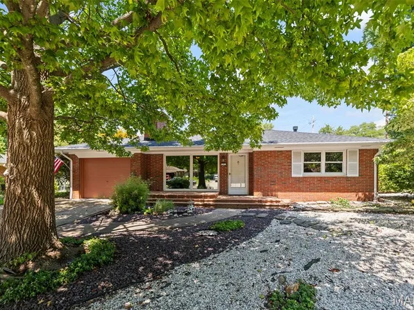 27 Chadwick Dr, Belleville, IL 62223