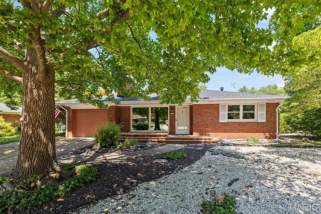 27 Chadwick Dr photo 1