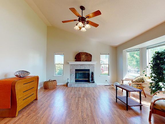5th image of 570 Verona Pl
