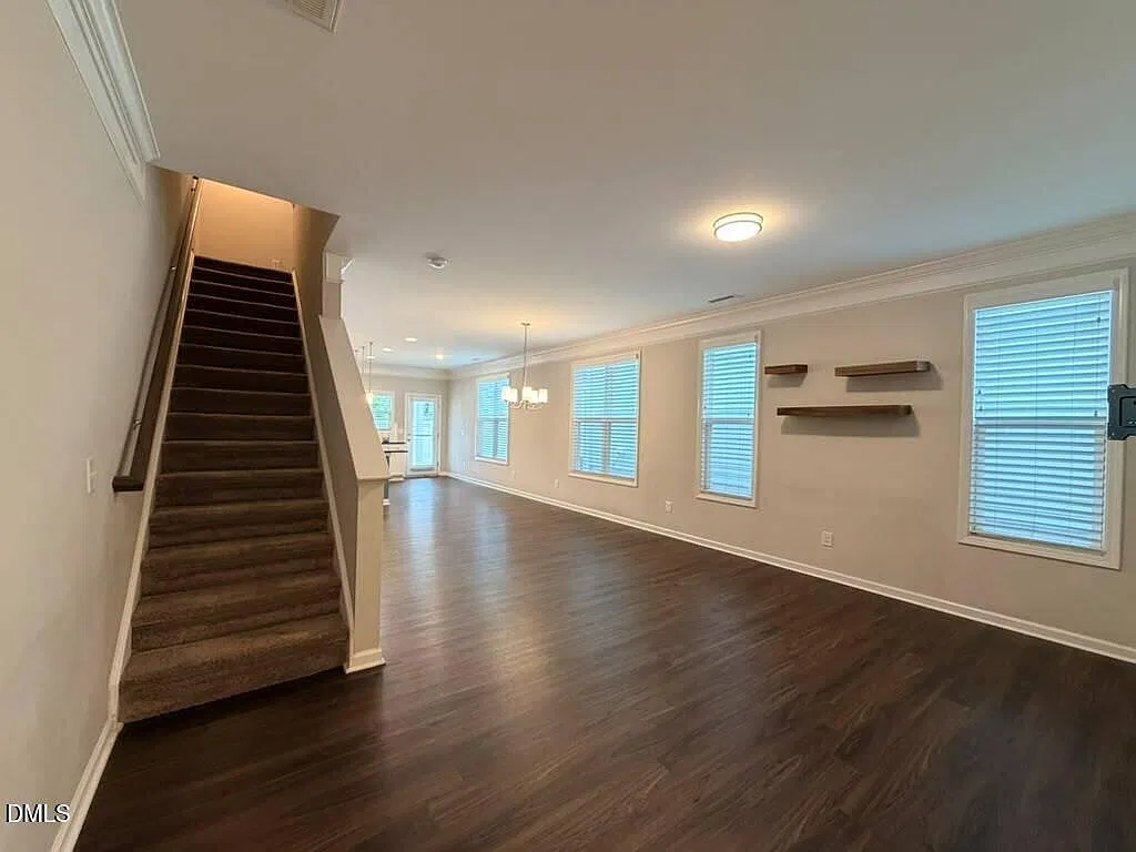 3 bed, 4.0 bath, 2144 sqft, $2,500 — Photo 4
