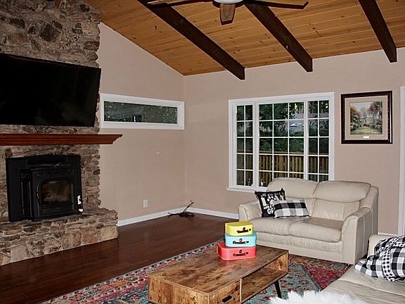 3rd image of 280 Lake Dr