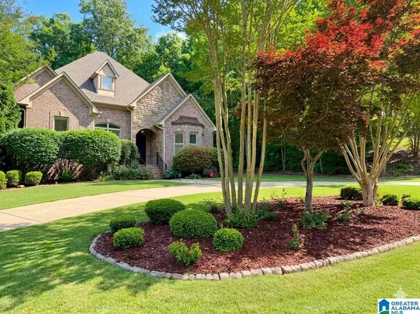 8514 Redwood Ln, Bessemer, AL 35022