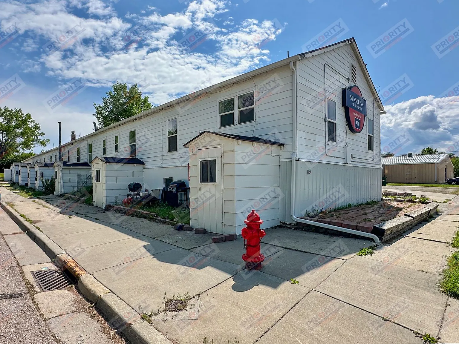 300 Rohan Ave — Photo 1