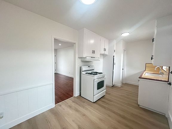 2nd image of 2420 N Buena Vista St #1B