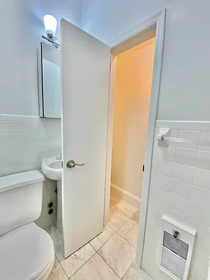 Rented by Waverly Realty Associates | media 32