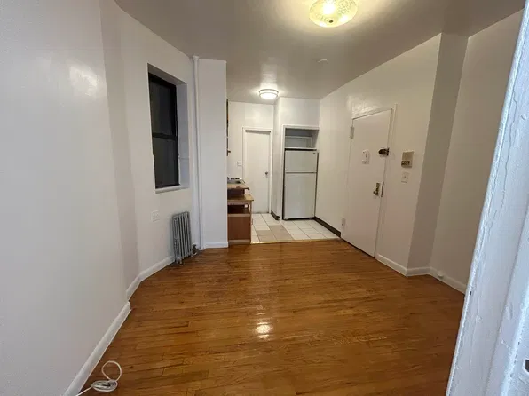 232 East 81st Street image 1 of 6