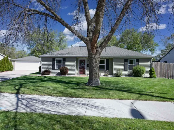 446 W 19th Ave, Oshkosh, WI 54902