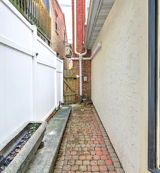 121 E Chestnut St #121B — Photo 20