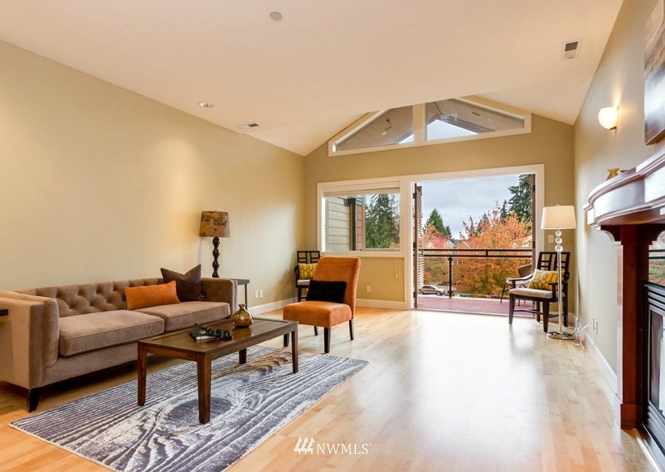 1st image of 360 NE Knechtel Way #208