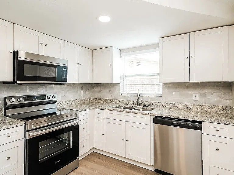 1st image of 3216 Fairmount Dr