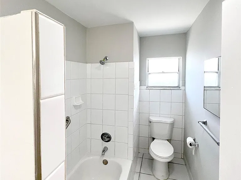 121 SW 15th St #C — Photo 10