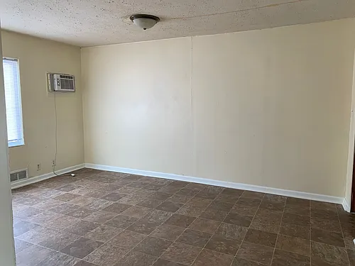 3031 University Ave Photo 1