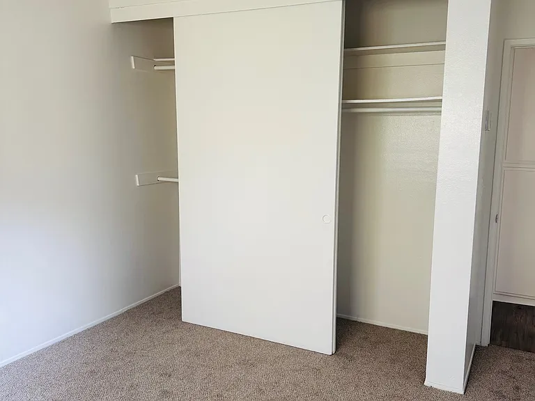 1033 Robinson Ave #13 — Photo 4