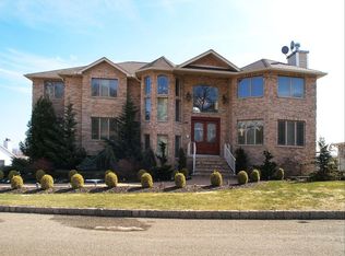 16 Hamilton Trl, Totowa, NJ 07512