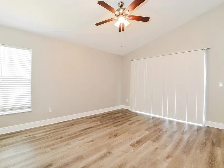 424 Lancers Dr — Photo 9