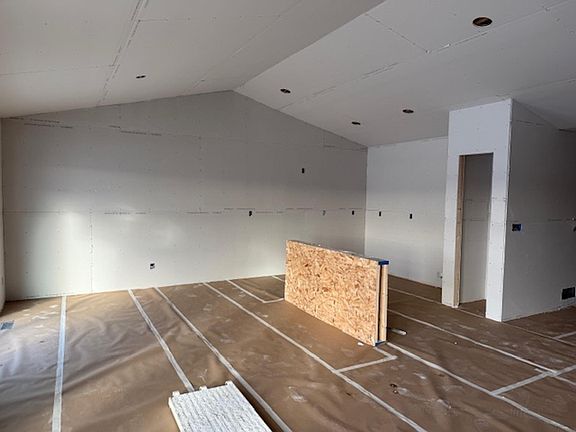 3rd image of 5752 Wall St