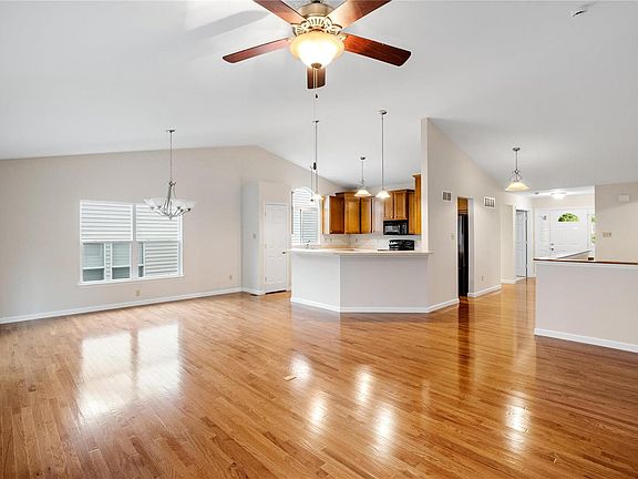 5th image of 23 Lindbergh Place Ct