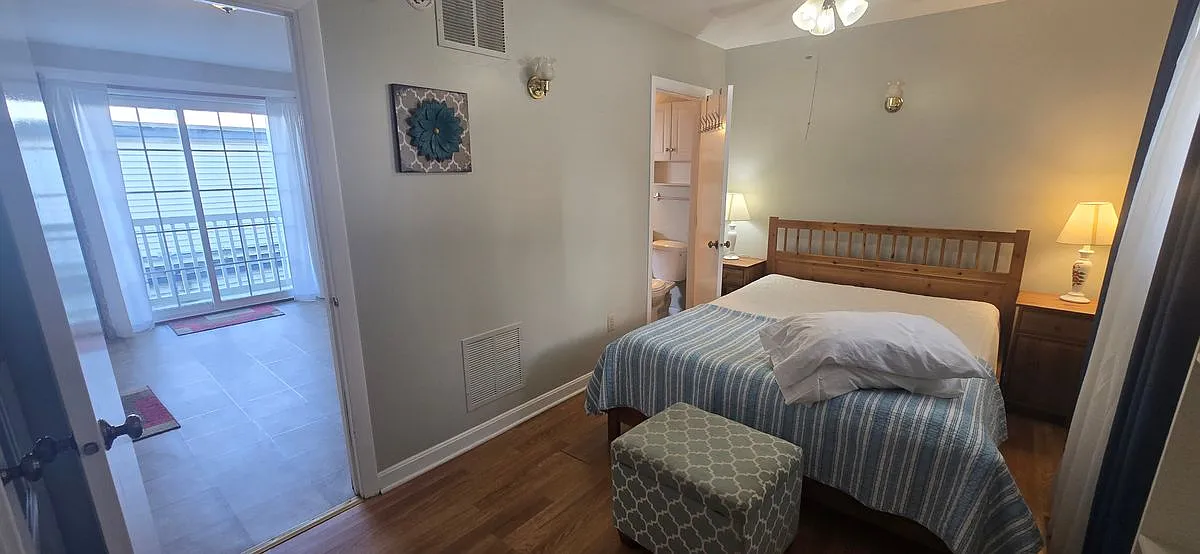 1 bed, 1.0 bath, 352 sqft, $1,600 — Photo 1