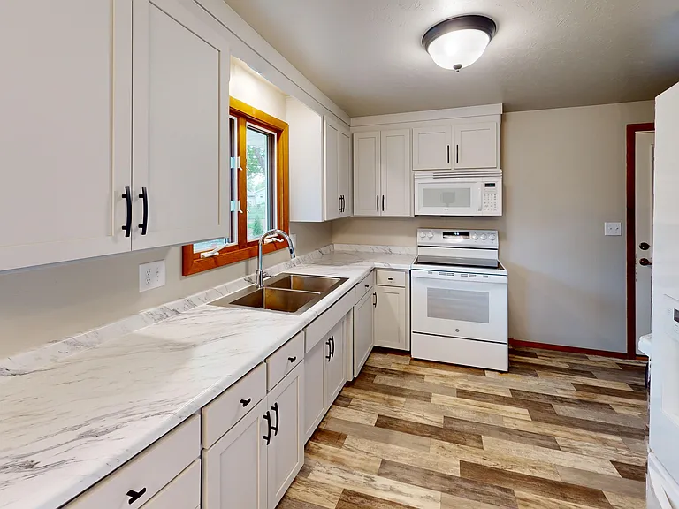 1403 Ponderosa Ave — Photo 8