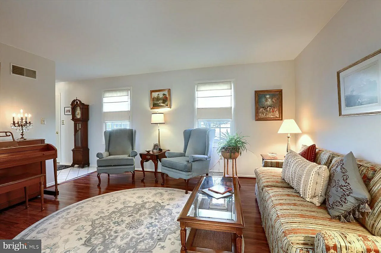 19 Sycamore Dr — Photo 4