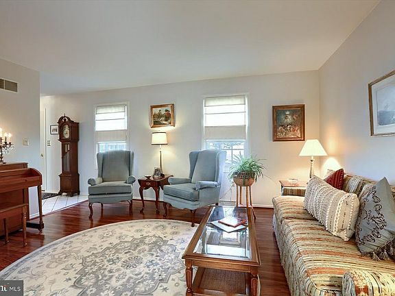 4th image of 19 Sycamore Dr