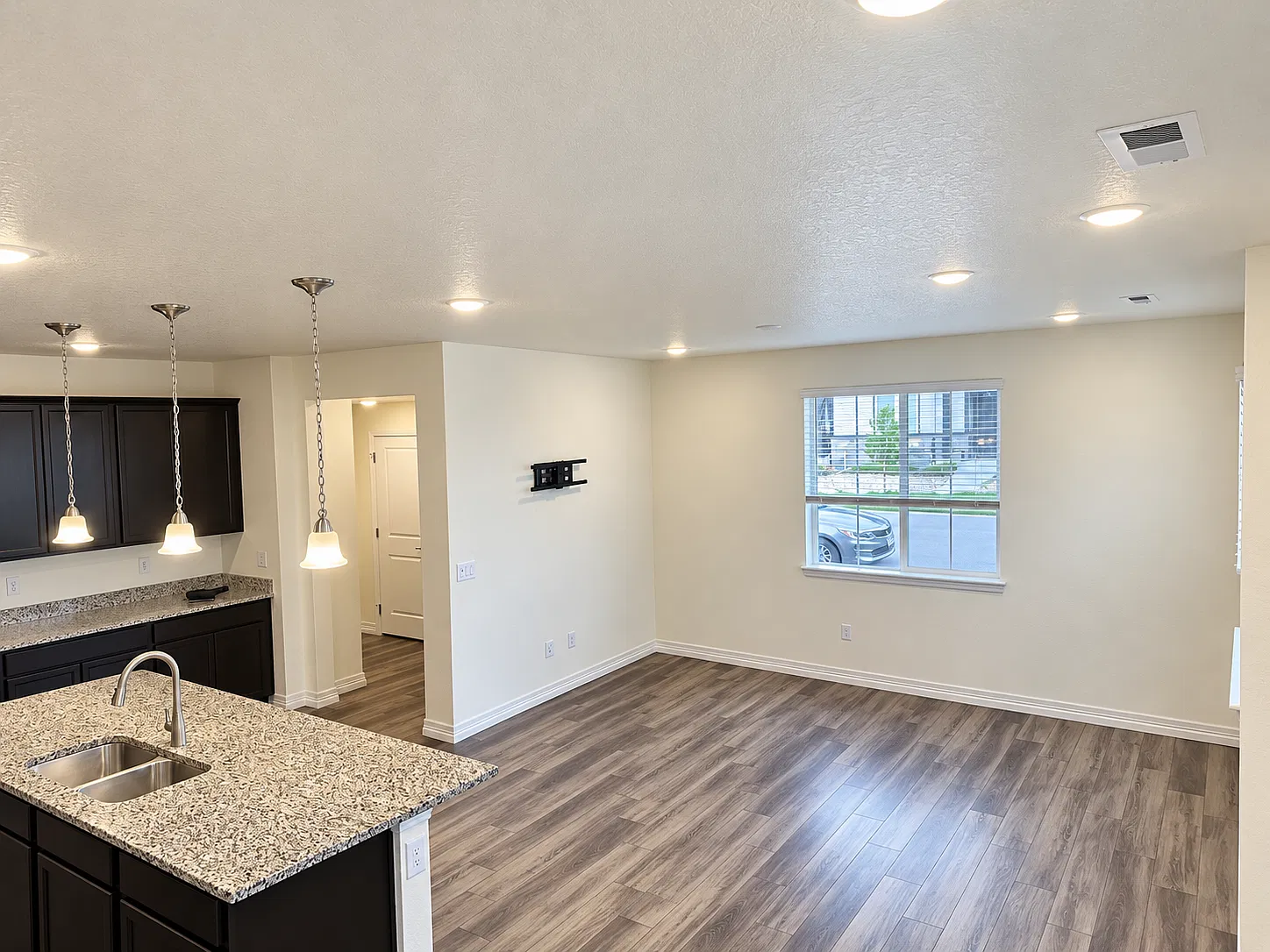 3 bed, 2.5 bath, 1846 sqft, $2,750 — Photo 3