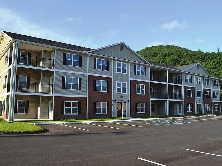 Lakeview Apartments Exterior