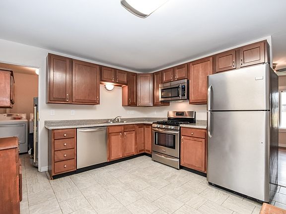 5th image of 513 S Poplar Dr