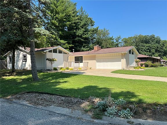 2nd image of 3242 Vista Dr